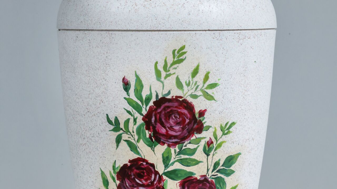 Hvid natururne med rose