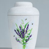 Hvid natururne med lavendel