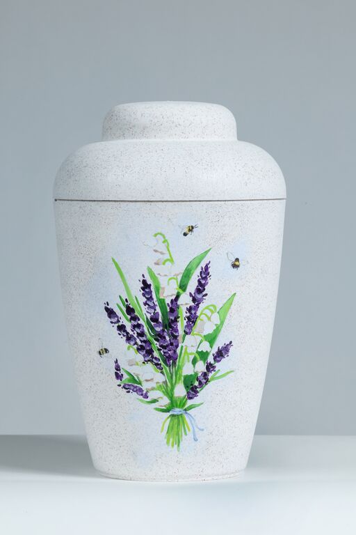 Hvid natururne med lavendel