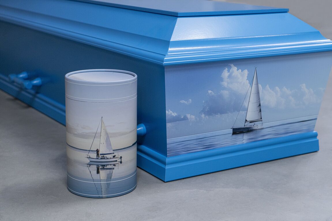 Farvede kiste - en afsked med personlighed