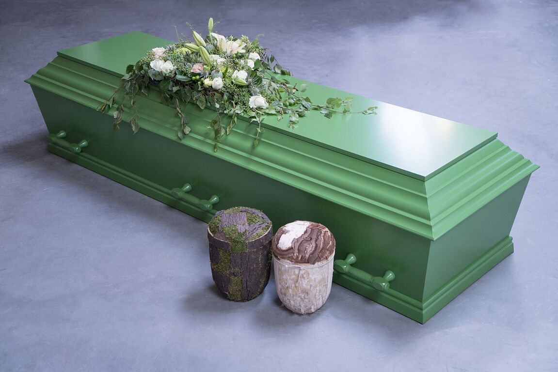 Farvede kiste - en afsked med personlighed