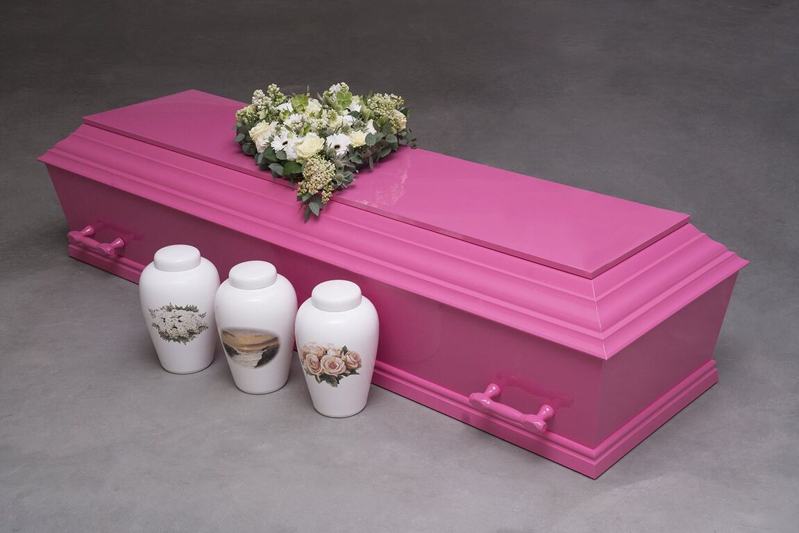 Farvede kiste - en afsked med personlighed