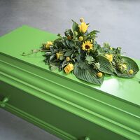 Farvede kiste - en afsked med personlighed