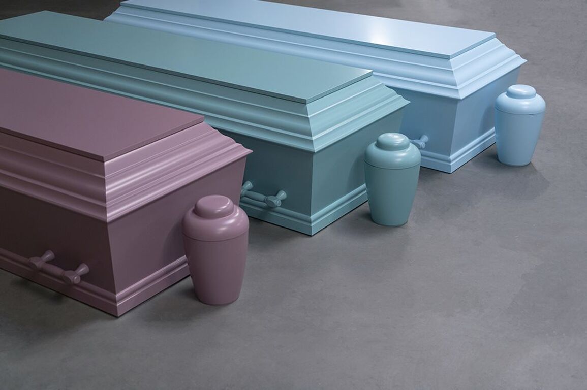 Farvede kiste - en afsked med personlighed