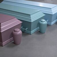 Farvede kiste - en afsked med personlighed