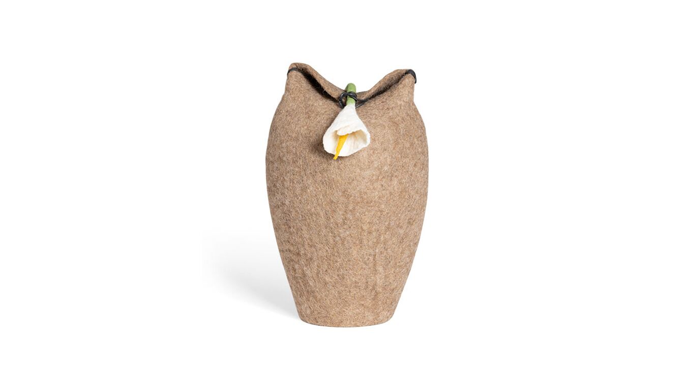 Lysebrun med blomst uldurne